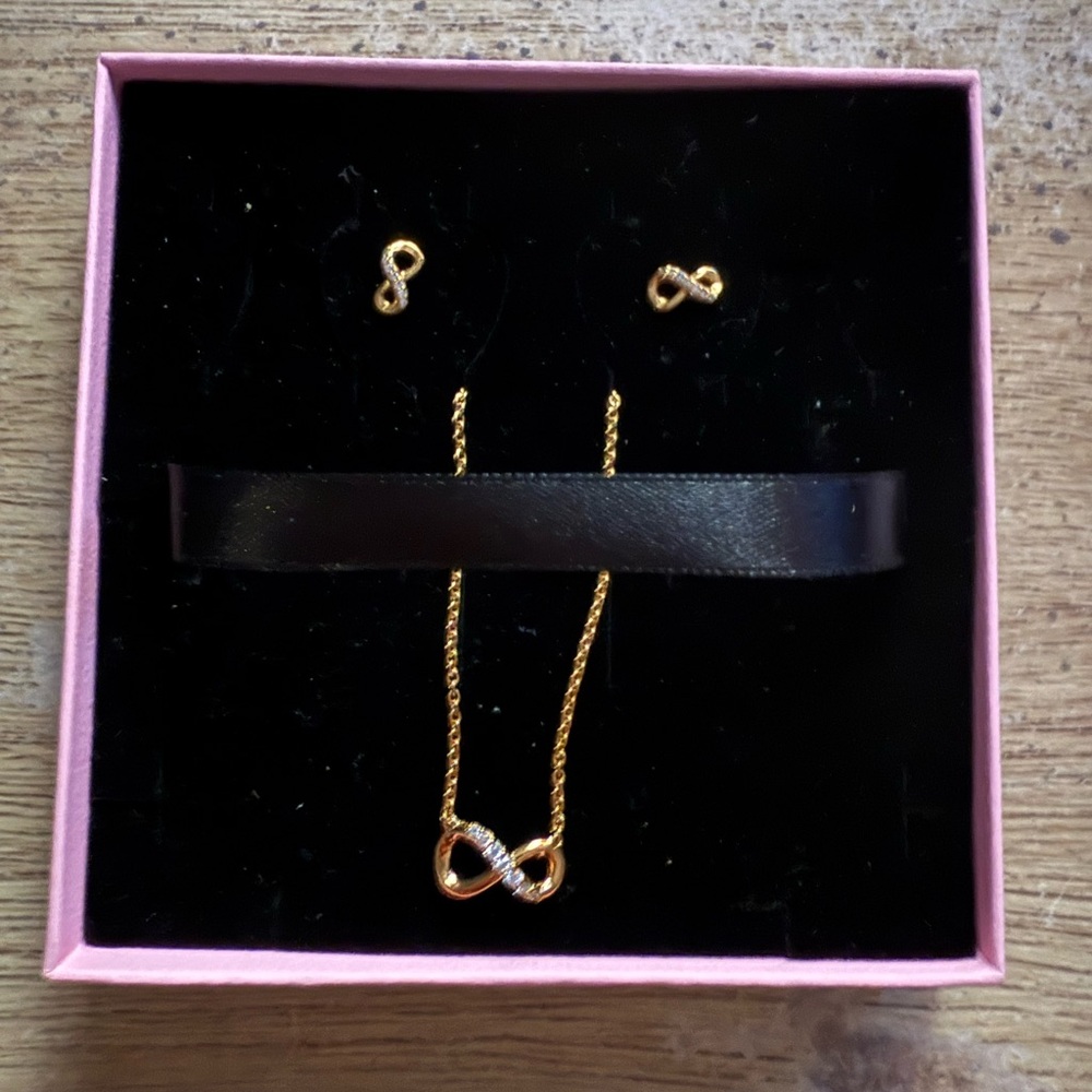 Brand new never worn Pandora infinity necklace and earring set.